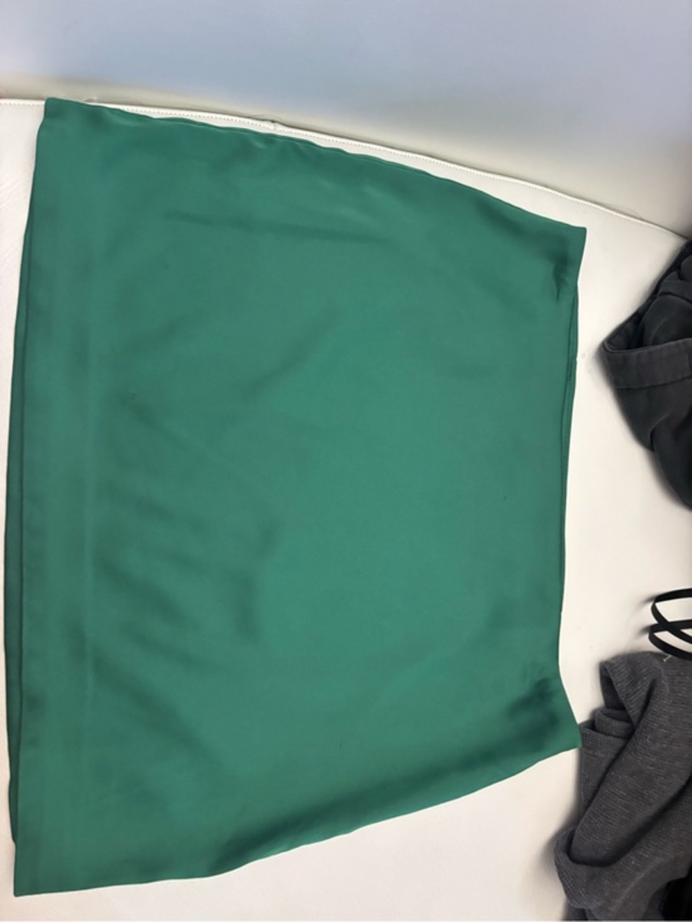 Aritzia Sunday Best Green Women's Skirt - Classic Straight Style - Picture 2 of 6